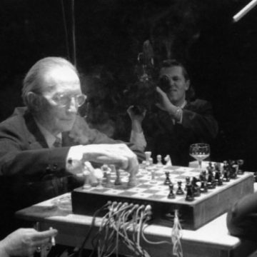duchamp_cage_playing_chess